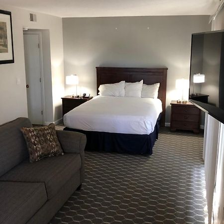 Sterling Hotel And Suites Clive エクステリア 写真