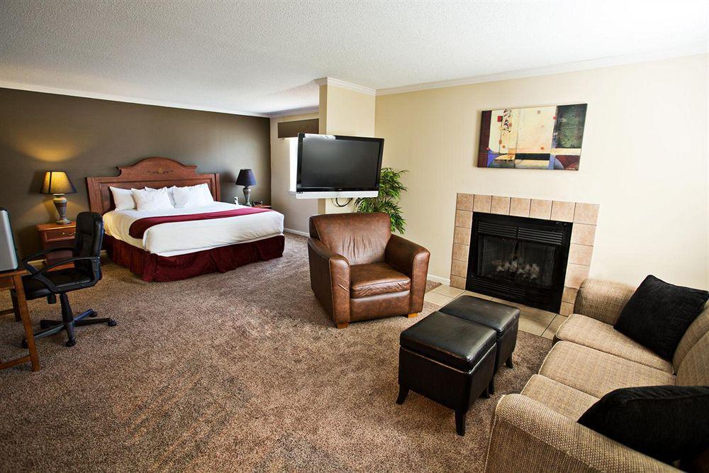 Sterling Hotel And Suites Clive エクステリア 写真