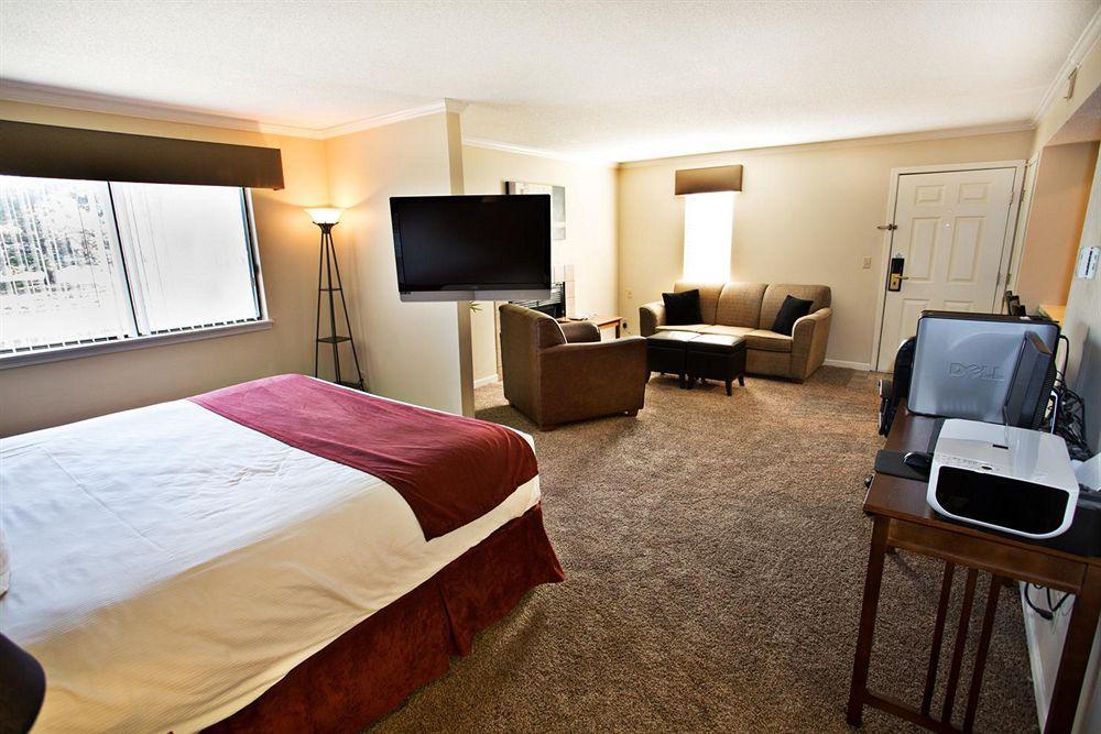 Sterling Hotel And Suites Clive エクステリア 写真