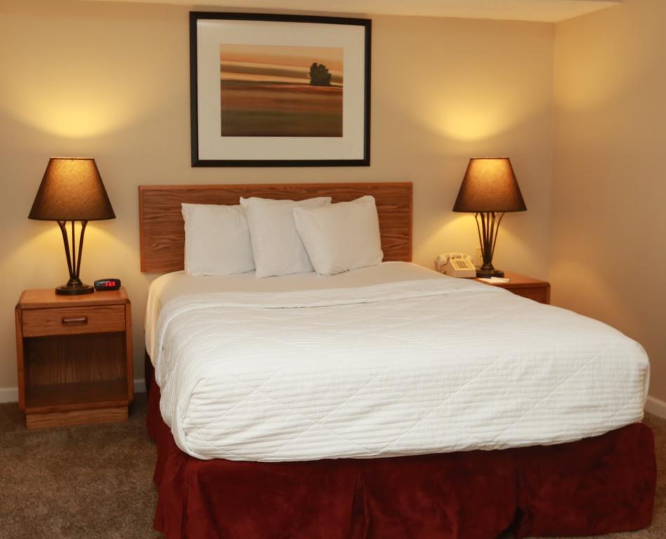 Sterling Hotel And Suites Clive エクステリア 写真