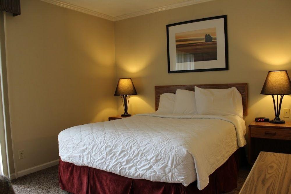Sterling Hotel And Suites Clive エクステリア 写真