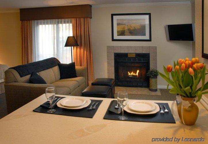 Sterling Hotel And Suites Clive 部屋 写真