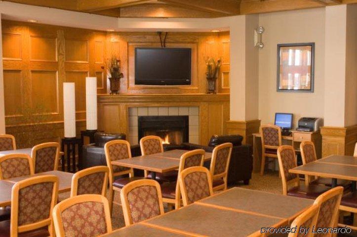 Sterling Hotel And Suites Clive レストラン 写真