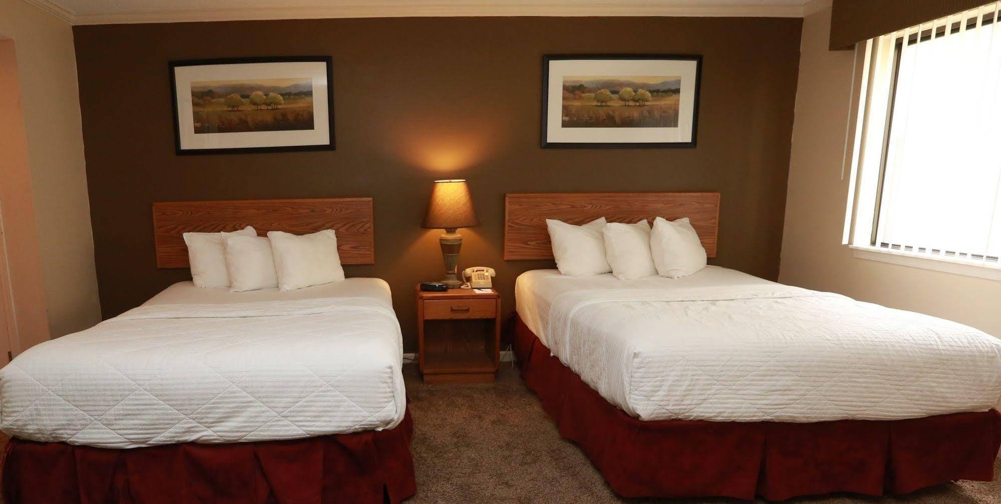 Sterling Hotel And Suites Clive エクステリア 写真