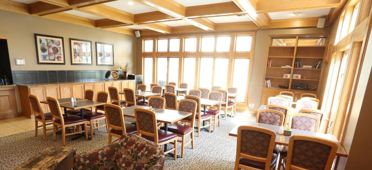 Sterling Hotel And Suites Clive エクステリア 写真