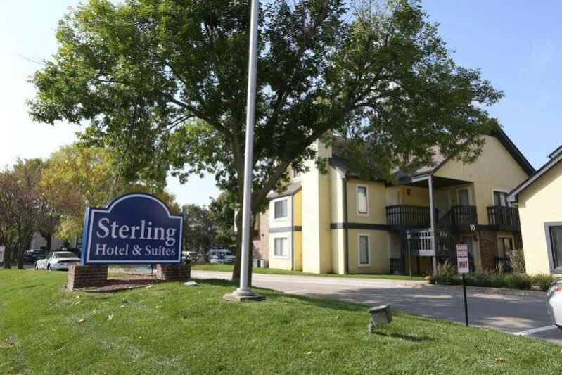 Sterling Hotel And Suites Clive エクステリア 写真